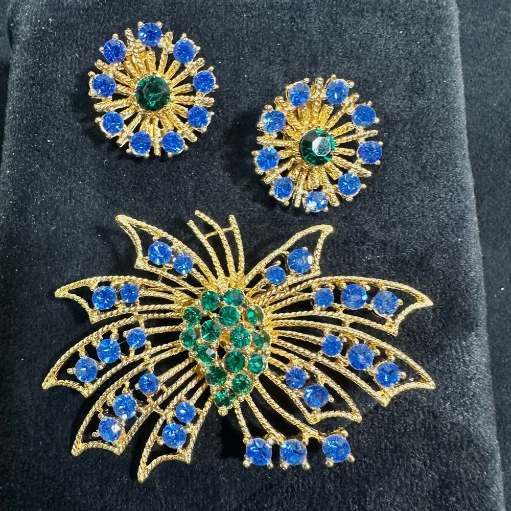 Vtg: Emerald Green & Sea Blue Rhinestone Accent Brooch & Earring Set